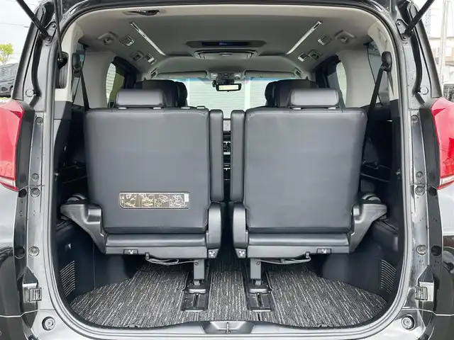 トヨタ アルファード S Cパッケージ 道央・札幌 2019(平31)年 8万km ブラック ４WD/社外メモリーナビ/CD/DVD/BT/フルセグ/社外フリップダウンモニター/トヨタセーフティセンス/プリクラッシュセーフティ/横滑り防止装置/レーダークルーズコントロール/レーンキープアシスト/クリアランスソナー/ブラインドスポットモニター/パーキングサポートブレーキ/ロードサインアシスト/バックカメラ/ビルトインETC/アイドリングストップ/ECOMODE/デジタルインナーミラー/両側パワースライドドア/パワーバックドア/前席/２列目パワーシート/前席シートヒーター/前席エアシート/D席メモリーシート/N席/２列目オットマン/レザーシート/革巻きウッドコンビステアリング/ステアリングリモコン/AC100V/電動パーキング/ブレーキホールド/MTモード付AT/nanoe/プッシュスタート/スマートキー/LEDヘッドライト/オートライト/オートハイビーム/フォグランプ/電動格納ミラー/ウィンカーミラー/純正フロアマット/ドアバイザー/スペアキー
