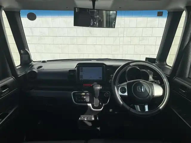 ホンダ Ｎ ＢＯＸ G SSパッケージ 愛知県 2017(平29)年 5.7万km クリスタルブラックパール ・純正8インチメモリーナビ/・フルセグテレビ/・CD/DVD再生機能/・Bluetooth接続機能/・ETC/・バックカメラ/・ベンチシート/・クラージオシートカバー/・両側電動スライドドア/・社外フロアマット/・社外14インチアルミホイール/・純正LEDヘッドライト/・オートライト/・スマートキー/・オートエアコン