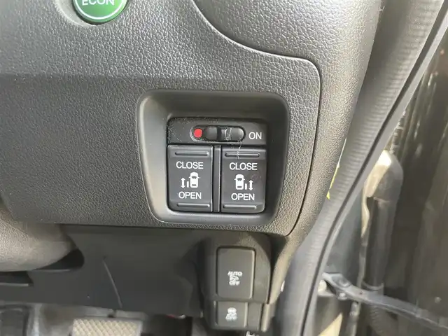 ホンダ Ｎ ＢＯＸ G SSパッケージ 愛知県 2017(平29)年 5.7万km クリスタルブラックパール ・純正8インチメモリーナビ/・フルセグテレビ/・CD/DVD再生機能/・Bluetooth接続機能/・ETC/・バックカメラ/・ベンチシート/・クラージオシートカバー/・両側電動スライドドア/・社外フロアマット/・社外14インチアルミホイール/・純正LEDヘッドライト/・オートライト/・スマートキー/・オートエアコン