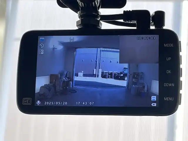 スズキ スペーシア ギア HYBRID XZ 滋賀県 2020(令2)年 6万km オフブルーメタリック/ガンメタリック2トーンルーフ 社外ナビ/CD/DVD/Bluetooth/全方位モニター/ヘッドアップディスプレイ/両側パワースライドドア/セーフティサポート/・デュアアルセンサーブレーキサポート/・車線逸脱警報機能/・先行車発進お知らせ機能/・後退時ブレーキサポート/・リアパーキングセンサー/・誤発進抑制機能/・ふらつき警報機能/・ハイビームアシスト/・後方誤発進抑制機能/D/N席シートヒーター /ETC/LEDヘッドライト/オートライト/フォグランプ/ステアリングスイッチ/プッシュスタート /スマートキー/スペアキー