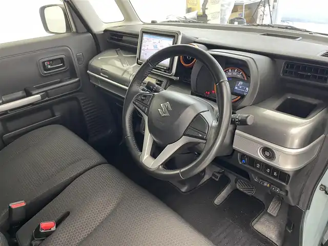 スズキ スペーシア ギア HYBRID XZ 滋賀県 2020(令2)年 6万km オフブルーメタリック/ガンメタリック2トーンルーフ 社外ナビ/CD/DVD/Bluetooth/全方位モニター/ヘッドアップディスプレイ/両側パワースライドドア/セーフティサポート/・デュアアルセンサーブレーキサポート/・車線逸脱警報機能/・先行車発進お知らせ機能/・後退時ブレーキサポート/・リアパーキングセンサー/・誤発進抑制機能/・ふらつき警報機能/・ハイビームアシスト/・後方誤発進抑制機能/D/N席シートヒーター /ETC/LEDヘッドライト/オートライト/フォグランプ/ステアリングスイッチ/プッシュスタート /スマートキー/スペアキー