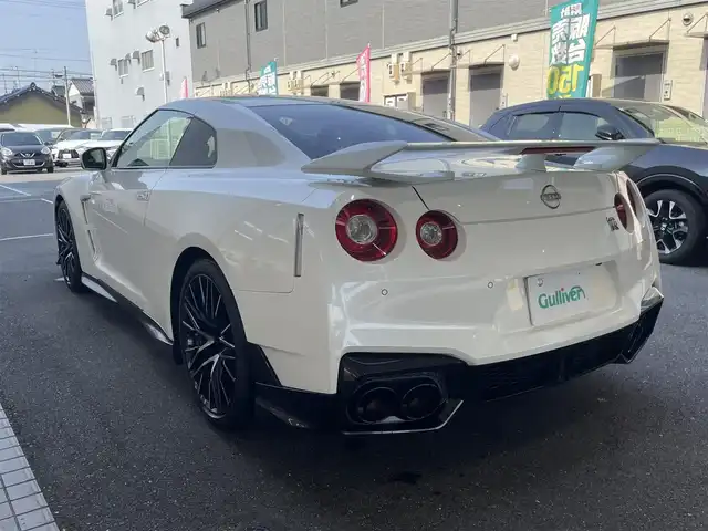 日産 ＧＴ－Ｒ プレミアムエディション 愛知県 2023(令5)年 0.4万km ブリリアントホワイトパール NissanConnectナビゲーション/・DVD／Bluetooth／地デジTV/BOSEサウンドシステム/バックカメラ/黒革＆スエードコンビシート/前席パワーシート＆シートヒーター/BILSTEIN製電子制御ダンパー/brembo製ブレーキキャリパー/チタン合金製マフラー/インテリジェントキー/サイド／カーテンエアバック/純正２０インチＡＷ〈RＡＹＳ製〉