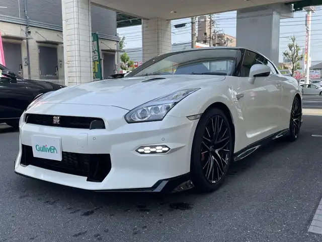 日産 ＧＴ－Ｒ プレミアムエディション 愛知県 2023(令5)年 0.4万km ブリリアントホワイトパール NissanConnectナビゲーション/・DVD／Bluetooth／地デジTV/BOSEサウンドシステム/バックカメラ/黒革＆スエードコンビシート/前席パワーシート＆シートヒーター/BILSTEIN製電子制御ダンパー/brembo製ブレーキキャリパー/チタン合金製マフラー/インテリジェントキー/サイド／カーテンエアバック/純正２０インチＡＷ〈RＡＹＳ製〉