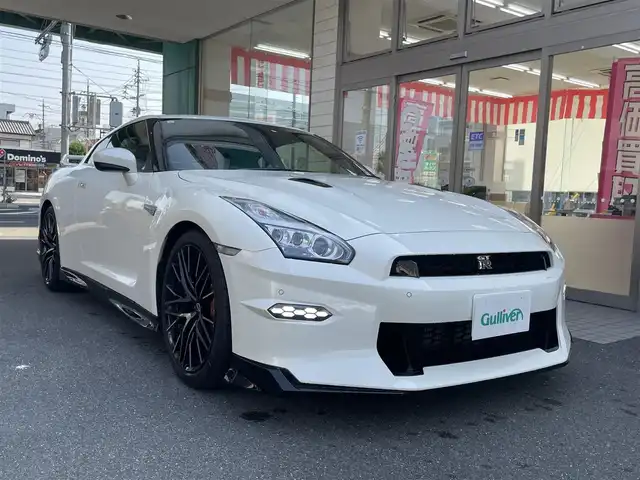 日産 ＧＴ－Ｒ プレミアムエディション 愛知県 2023(令5)年 0.4万km ブリリアントホワイトパール NissanConnectナビゲーション/・DVD／Bluetooth／地デジTV/BOSEサウンドシステム/バックカメラ/黒革＆スエードコンビシート/前席パワーシート＆シートヒーター/BILSTEIN製電子制御ダンパー/brembo製ブレーキキャリパー/チタン合金製マフラー/インテリジェントキー/サイド／カーテンエアバック/純正２０インチＡＷ〈RＡＹＳ製〉