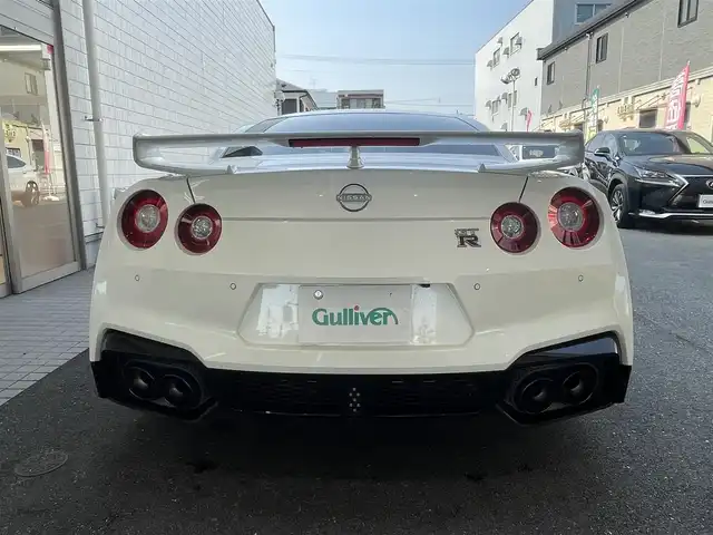 日産 ＧＴ－Ｒ プレミアムエディション 愛知県 2023(令5)年 0.4万km ブリリアントホワイトパール NissanConnectナビゲーション/・DVD／Bluetooth／地デジTV/BOSEサウンドシステム/バックカメラ/黒革＆スエードコンビシート/前席パワーシート＆シートヒーター/BILSTEIN製電子制御ダンパー/brembo製ブレーキキャリパー/チタン合金製マフラー/インテリジェントキー/サイド／カーテンエアバック/純正２０インチＡＷ〈RＡＹＳ製〉