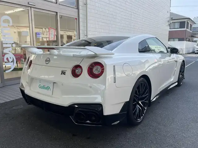 日産 ＧＴ－Ｒ プレミアムエディション 愛知県 2023(令5)年 0.4万km ブリリアントホワイトパール NissanConnectナビゲーション/・DVD／Bluetooth／地デジTV/BOSEサウンドシステム/バックカメラ/黒革＆スエードコンビシート/前席パワーシート＆シートヒーター/BILSTEIN製電子制御ダンパー/brembo製ブレーキキャリパー/チタン合金製マフラー/インテリジェントキー/サイド／カーテンエアバック/純正２０インチＡＷ〈RＡＹＳ製〉