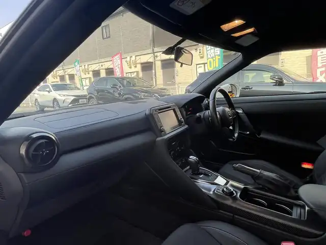 日産 ＧＴ－Ｒ プレミアムエディション 愛知県 2023(令5)年 0.4万km ブリリアントホワイトパール NissanConnectナビゲーション/・DVD／Bluetooth／地デジTV/BOSEサウンドシステム/バックカメラ/黒革＆スエードコンビシート/前席パワーシート＆シートヒーター/BILSTEIN製電子制御ダンパー/brembo製ブレーキキャリパー/チタン合金製マフラー/インテリジェントキー/サイド／カーテンエアバック/純正２０インチＡＷ〈RＡＹＳ製〉