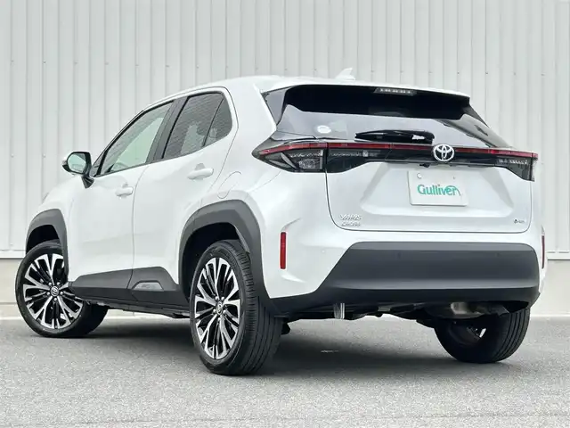 トヨタ ヤリスクロス ハイブリッド Z 群馬県 2024(令6)年 0.8万km プラチナホワイトパールマイカ 純正ディスプレイオーディオ/AM/FM/USB/Bluetoothオーディオ//AppleCarPlay/AndroidAuto//Miracast/アラウンドビューモニター/レーダークルーズコントロール/レーンキープアシスト/ふらつき防止装置/クリアランスソナー/パワーシート（D席のみ）/前席シートヒーター/ステアリングヒーター/電子パーキング/ブレーキオートホールド/DRIVE/EVモード/ブラインドスポットモニター/純正ビルトインETC/電動格納ウインカーミラー/LEDヘッドライト/オートライト/プッシュスタート/ステアリングスイッチ/レベライザー/SOSコール/純正アームレスト/HDMI入力端子