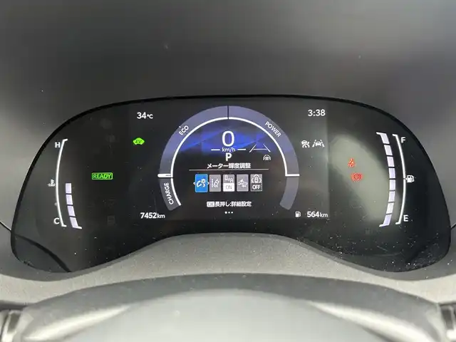 トヨタ ヤリスクロス ハイブリッド Z 群馬県 2024(令6)年 0.8万km プラチナホワイトパールマイカ 純正ディスプレイオーディオ/AM/FM/USB/Bluetoothオーディオ//AppleCarPlay/AndroidAuto//Miracast/アラウンドビューモニター/レーダークルーズコントロール/レーンキープアシスト/ふらつき防止装置/クリアランスソナー/パワーシート（D席のみ）/前席シートヒーター/ステアリングヒーター/電子パーキング/ブレーキオートホールド/DRIVE/EVモード/ブラインドスポットモニター/純正ビルトインETC/電動格納ウインカーミラー/LEDヘッドライト/オートライト/プッシュスタート/ステアリングスイッチ/レベライザー/SOSコール/純正アームレスト/HDMI入力端子