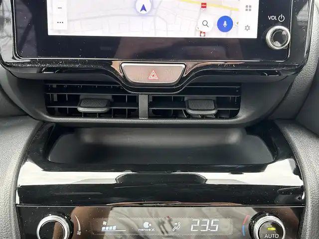 トヨタ ヤリスクロス ハイブリッド Z 群馬県 2024(令6)年 0.8万km プラチナホワイトパールマイカ 純正ディスプレイオーディオ/AM/FM/USB/Bluetoothオーディオ//AppleCarPlay/AndroidAuto//Miracast/アラウンドビューモニター/レーダークルーズコントロール/レーンキープアシスト/ふらつき防止装置/クリアランスソナー/パワーシート（D席のみ）/前席シートヒーター/ステアリングヒーター/電子パーキング/ブレーキオートホールド/DRIVE/EVモード/ブラインドスポットモニター/純正ビルトインETC/電動格納ウインカーミラー/LEDヘッドライト/オートライト/プッシュスタート/ステアリングスイッチ/レベライザー/SOSコール/純正アームレスト/HDMI入力端子