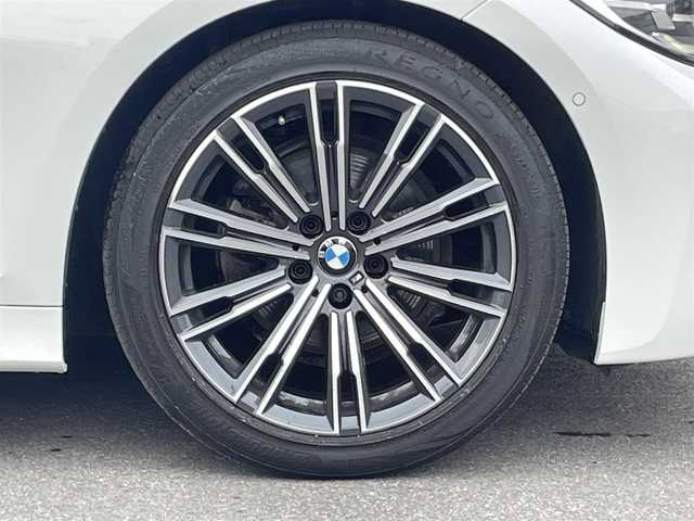 ＢＭＷ ３２０ｄ xDrive Mスポーツ 青森県 2019(令1)年 5.5万km アルピンホワイトⅢ /4WD/ディーゼル/ターボ/黒革シート/D席メモリー付き/　前席パワーシート /10.25インチナビ付インフォメーションディスプレイ/　(Bt/フルセグTV/Screen Mirrorinng//  AppleCarPlay対応)/全周囲カメラ/追従型クルーズコントロール/ブラインドスポットモニター/革巻きステア/パドルシフト/オーディオ・ステアスイッチ/オートライトLED/オートワイパー/アンビエントライト/バーチャルコックピット/前後ドラレコ/パワートランク/前後バンパーソナー/ETC/プッシュスタートシステム/スマートキー/Ｍスポーツ１８インチアルミホイール/社外アルミホイール＋冬タイヤ積込/保証書・取説/R2/3/4/5/6年点検記録簿あり