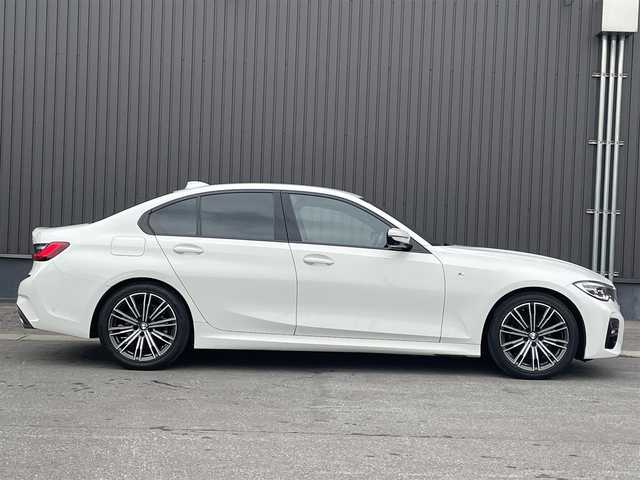 ＢＭＷ ３２０ｄ xDrive Mスポーツ 青森県 2019(令1)年 5.5万km アルピンホワイトⅢ /4WD/ディーゼル/ターボ/黒革シート/D席メモリー付き/　前席パワーシート /10.25インチナビ付インフォメーションディスプレイ/　(Bt/フルセグTV/Screen Mirrorinng//  AppleCarPlay対応)/全周囲カメラ/追従型クルーズコントロール/ブラインドスポットモニター/革巻きステア/パドルシフト/オーディオ・ステアスイッチ/オートライトLED/オートワイパー/アンビエントライト/バーチャルコックピット/前後ドラレコ/パワートランク/前後バンパーソナー/ETC/プッシュスタートシステム/スマートキー/Ｍスポーツ１８インチアルミホイール/社外アルミホイール＋冬タイヤ積込/保証書・取説/R2/3/4/5/6年点検記録簿あり