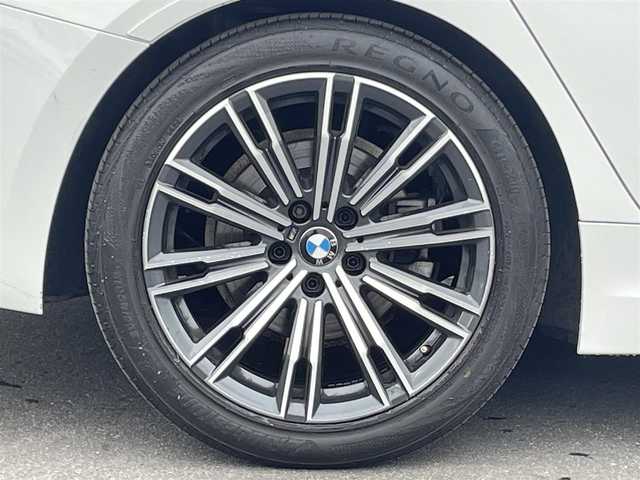 ＢＭＷ ３２０ｄ xDrive Mスポーツ 青森県 2019(令1)年 5.5万km アルピンホワイトⅢ /4WD/ディーゼル/ターボ/黒革シート/D席メモリー付き/　前席パワーシート /10.25インチナビ付インフォメーションディスプレイ/　(Bt/フルセグTV/Screen Mirrorinng//  AppleCarPlay対応)/全周囲カメラ/追従型クルーズコントロール/ブラインドスポットモニター/革巻きステア/パドルシフト/オーディオ・ステアスイッチ/オートライトLED/オートワイパー/アンビエントライト/バーチャルコックピット/前後ドラレコ/パワートランク/前後バンパーソナー/ETC/プッシュスタートシステム/スマートキー/Ｍスポーツ１８インチアルミホイール/社外アルミホイール＋冬タイヤ積込/保証書・取説/R2/3/4/5/6年点検記録簿あり