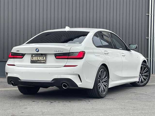 ＢＭＷ ３２０ｄ xDrive Mスポーツ 青森県 2019(令1)年 5.5万km アルピンホワイトⅢ /4WD/ディーゼル/ターボ/黒革シート/D席メモリー付き/　前席パワーシート /10.25インチナビ付インフォメーションディスプレイ/　(Bt/フルセグTV/Screen Mirrorinng//  AppleCarPlay対応)/全周囲カメラ/追従型クルーズコントロール/ブラインドスポットモニター/革巻きステア/パドルシフト/オーディオ・ステアスイッチ/オートライトLED/オートワイパー/アンビエントライト/バーチャルコックピット/前後ドラレコ/パワートランク/前後バンパーソナー/ETC/プッシュスタートシステム/スマートキー/Ｍスポーツ１８インチアルミホイール/社外アルミホイール＋冬タイヤ積込/保証書・取説/R2/3/4/5/6年点検記録簿あり