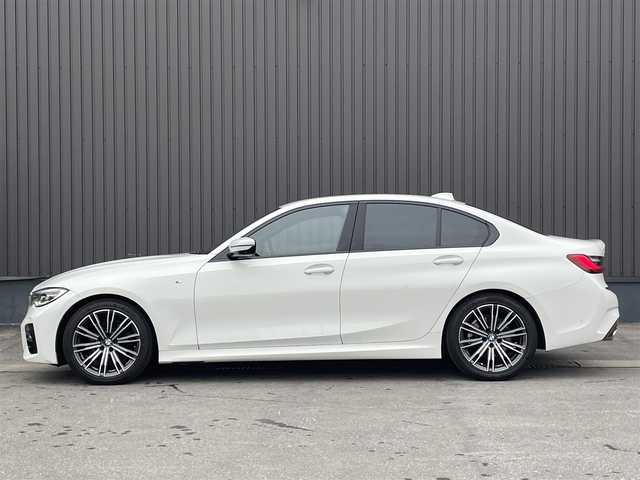ＢＭＷ ３２０ｄ xDrive Mスポーツ 青森県 2019(令1)年 5.5万km アルピンホワイトⅢ /4WD/ディーゼル/ターボ/黒革シート/D席メモリー付き/　前席パワーシート /10.25インチナビ付インフォメーションディスプレイ/　(Bt/フルセグTV/Screen Mirrorinng//  AppleCarPlay対応)/全周囲カメラ/追従型クルーズコントロール/ブラインドスポットモニター/革巻きステア/パドルシフト/オーディオ・ステアスイッチ/オートライトLED/オートワイパー/アンビエントライト/バーチャルコックピット/前後ドラレコ/パワートランク/前後バンパーソナー/ETC/プッシュスタートシステム/スマートキー/Ｍスポーツ１８インチアルミホイール/社外アルミホイール＋冬タイヤ積込/保証書・取説/R2/3/4/5/6年点検記録簿あり