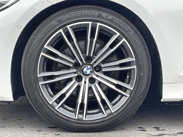 ＢＭＷ ３２０ｄ xDrive Mスポーツ 青森県 2019(令1)年 5.5万km アルピンホワイトⅢ /4WD/ディーゼル/ターボ/黒革シート/D席メモリー付き/　前席パワーシート /10.25インチナビ付インフォメーションディスプレイ/　(Bt/フルセグTV/Screen Mirrorinng//  AppleCarPlay対応)/全周囲カメラ/追従型クルーズコントロール/ブラインドスポットモニター/革巻きステア/パドルシフト/オーディオ・ステアスイッチ/オートライトLED/オートワイパー/アンビエントライト/バーチャルコックピット/前後ドラレコ/パワートランク/前後バンパーソナー/ETC/プッシュスタートシステム/スマートキー/Ｍスポーツ１８インチアルミホイール/社外アルミホイール＋冬タイヤ積込/保証書・取説/R2/3/4/5/6年点検記録簿あり