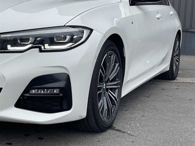 ＢＭＷ ３２０ｄ xDrive Mスポーツ 青森県 2019(令1)年 5.5万km アルピンホワイトⅢ /4WD/ディーゼル/ターボ/黒革シート/D席メモリー付き/　前席パワーシート /10.25インチナビ付インフォメーションディスプレイ/　(Bt/フルセグTV/Screen Mirrorinng//  AppleCarPlay対応)/全周囲カメラ/追従型クルーズコントロール/ブラインドスポットモニター/革巻きステア/パドルシフト/オーディオ・ステアスイッチ/オートライトLED/オートワイパー/アンビエントライト/バーチャルコックピット/前後ドラレコ/パワートランク/前後バンパーソナー/ETC/プッシュスタートシステム/スマートキー/Ｍスポーツ１８インチアルミホイール/社外アルミホイール＋冬タイヤ積込/保証書・取説/R2/3/4/5/6年点検記録簿あり