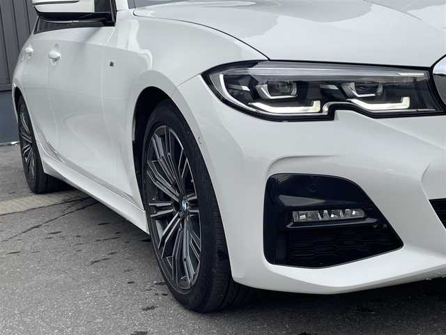 ＢＭＷ ３２０ｄ xDrive Mスポーツ 青森県 2019(令1)年 5.5万km アルピンホワイトⅢ /4WD/ディーゼル/ターボ/黒革シート/D席メモリー付き/　前席パワーシート /10.25インチナビ付インフォメーションディスプレイ/　(Bt/フルセグTV/Screen Mirrorinng//  AppleCarPlay対応)/全周囲カメラ/追従型クルーズコントロール/ブラインドスポットモニター/革巻きステア/パドルシフト/オーディオ・ステアスイッチ/オートライトLED/オートワイパー/アンビエントライト/バーチャルコックピット/前後ドラレコ/パワートランク/前後バンパーソナー/ETC/プッシュスタートシステム/スマートキー/Ｍスポーツ１８インチアルミホイール/社外アルミホイール＋冬タイヤ積込/保証書・取説/R2/3/4/5/6年点検記録簿あり