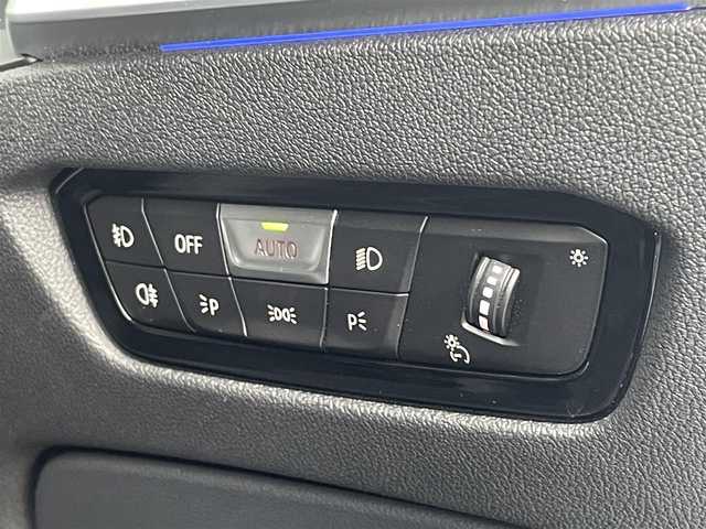 ＢＭＷ ３２０ｄ xDrive Mスポーツ 青森県 2019(令1)年 5.5万km アルピンホワイトⅢ /4WD/ディーゼル/ターボ/黒革シート/D席メモリー付き/　前席パワーシート /10.25インチナビ付インフォメーションディスプレイ/　(Bt/フルセグTV/Screen Mirrorinng//  AppleCarPlay対応)/全周囲カメラ/追従型クルーズコントロール/ブラインドスポットモニター/革巻きステア/パドルシフト/オーディオ・ステアスイッチ/オートライトLED/オートワイパー/アンビエントライト/バーチャルコックピット/前後ドラレコ/パワートランク/前後バンパーソナー/ETC/プッシュスタートシステム/スマートキー/Ｍスポーツ１８インチアルミホイール/社外アルミホイール＋冬タイヤ積込/保証書・取説/R2/3/4/5/6年点検記録簿あり
