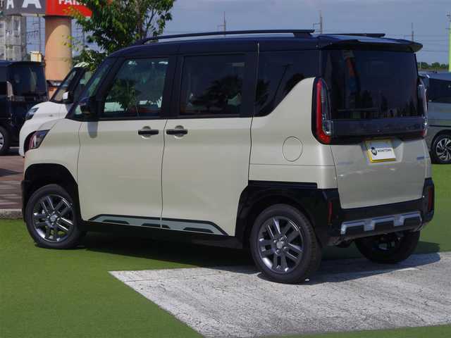 三菱 デリカミニ T プレミアム 千葉県 2025(令7)年 0.1万km未満 アイボリーⅡ T　PREMIUM　4WD　9型ディスプレイオーディオ（121/330）　サイドデカール（33440）/e-Assist/・衝突被害軽減ブレーキシステム（FCM）/・車線逸脱警報システム（LDW）/・誤発進抑制機能（前進＆後退時）（UMS）/・レーダークルーズコントロールシステム（ACC）/・オートマチックハイビーム[AHB]/マイパイロット/ハンズフリー両側パワースライドドア/ディスプレイオーディオ/【Apple CarPlay　Android Auto対応】/【Bluetooth接続】/マルチアラウンドモニター/デジタルインナーミラー/ハーフレザーシート/前席シートヒーター/革巻きステアリング/ステアリングヒーター/ステアリングスイッチ/LEDヘッドライト/フォグライト/ウインカーミラー/コーナーセンサー/純正15インチアルミホイル/サイド/カーテンエアバッグ/キーレスオペレーションシステム