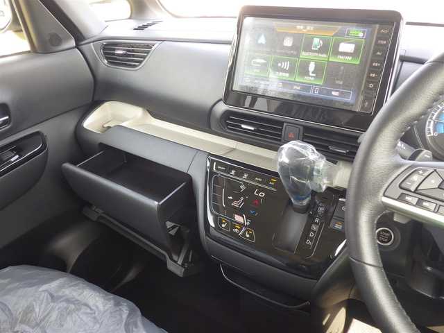 三菱 デリカミニ T プレミアム 千葉県 2025(令7)年 0.1万km未満 アイボリーⅡ T　PREMIUM　4WD　9型ディスプレイオーディオ（121/330）　サイドデカール（33440）/e-Assist/・衝突被害軽減ブレーキシステム（FCM）/・車線逸脱警報システム（LDW）/・誤発進抑制機能（前進＆後退時）（UMS）/・レーダークルーズコントロールシステム（ACC）/・オートマチックハイビーム[AHB]/マイパイロット/ハンズフリー両側パワースライドドア/ディスプレイオーディオ/【Apple CarPlay　Android Auto対応】/【Bluetooth接続】/マルチアラウンドモニター/デジタルインナーミラー/ハーフレザーシート/前席シートヒーター/革巻きステアリング/ステアリングヒーター/ステアリングスイッチ/LEDヘッドライト/フォグライト/ウインカーミラー/コーナーセンサー/純正15インチアルミホイル/サイド/カーテンエアバッグ/キーレスオペレーションシステム