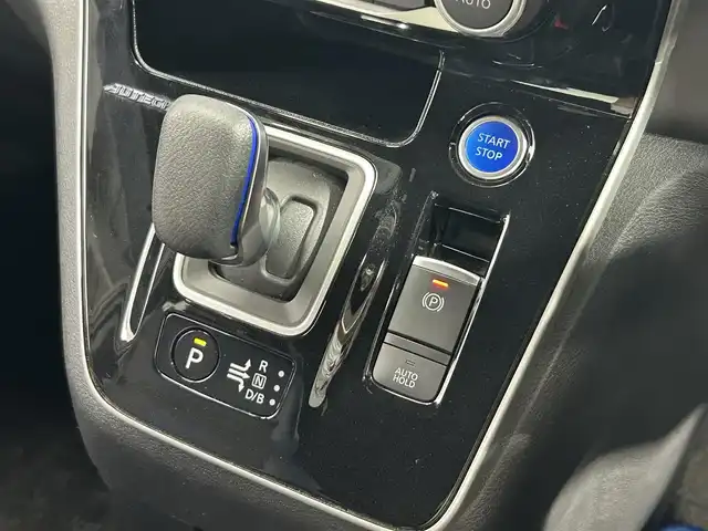 日産 セレナ e-パワー オーテック セーフティPKG 大阪府 2020(令2)年 4.4万km ダイヤモンドブラック ProPILOT 純正10incナビTV 360カメラ ETC 革シート シートヒーター ハンドルヒーター 衝突軽減 レーダークルコン BSM クリアランスソナー パークアシスト ワンオーナー