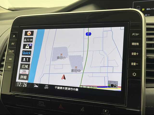 日産 セレナ 千葉県 2022(令4)年 2.4万km ブリリアントホワイトパール 2トーン 衝突軽減ブレーキ/レーンキープアシスト/レーダークルーズコントロール/フリップダウンモニター/純正SDナビ/（フルセグ/Bluetooth/CD/DVD/FM/AM）/全方位カメラ/ETC/ドライブレコーダー（前のみ）/アイドリングストップ/両側パワースライドドア/スマートキー/LEDヘッドライト/フォグライト/電動格納ミラー/純正フロアマット/純正サイドバイザー/W＋サイド＋カーテンエアバッグ
