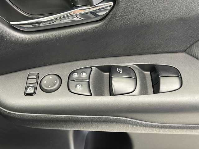 日産 セレナ 千葉県 2022(令4)年 2.4万km ブリリアントホワイトパール 2トーン 衝突軽減ブレーキ/レーンキープアシスト/レーダークルーズコントロール/フリップダウンモニター/純正SDナビ/（フルセグ/Bluetooth/CD/DVD/FM/AM）/全方位カメラ/ETC/ドライブレコーダー（前のみ）/アイドリングストップ/両側パワースライドドア/スマートキー/LEDヘッドライト/フォグライト/電動格納ミラー/純正フロアマット/純正サイドバイザー/W＋サイド＋カーテンエアバッグ