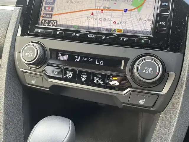 ホンダ シビック ハッチバック 群馬県 2020(令2)年 3万km プラチナホワイトパール トップロードサンルーフ/純正ＳＤナビ/（CD/DVD/SD/BT/USB）/バックカメラ/ワンセグTV/ホンダセンシング/・衝突軽減ブレーキ/・歩行者事故低減ステアリング/・路外逸脱抑制機能/・渋滞追従機能付アダプティブクルーズコントロール/・車線維持支援システム/・先行車発進お知らせ機能/・標識認識機能/・オートハイビーム/ビルトインETC2.0/ハーフレザー/パワーシート/シートヒーター（D席/N席）/パドルシフト/ステアリングスイッチ/純正前後ドラレコ/純正AW/純正フロアマット/LEDヘッドライト/アイドリングストップ/電動格納ミラー/保証書/取扱説明書