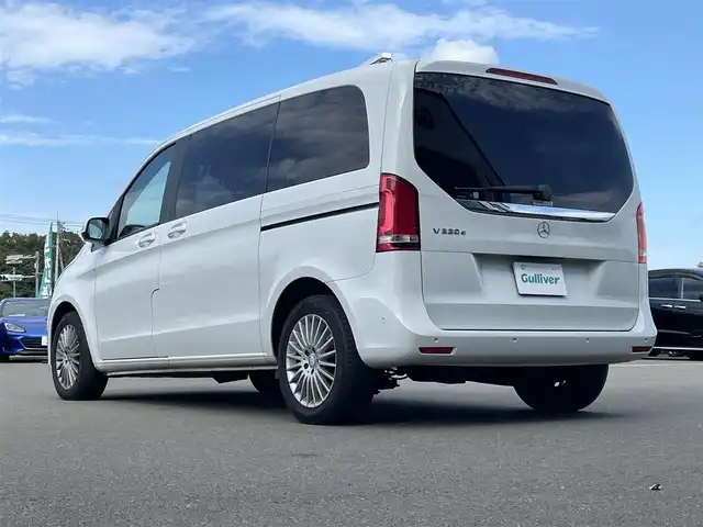 メルセデス・ベンツ Ｖ２２０ d 東京都 2017(平29)年 7.6万km ロッククリスタルホワイト フロントガラス：再コーキング済/レーダーセーフティパッケージ/レーダークルーズコントロール/純正HDDナビ/CD/DVD/AM/FM/BT/TV/パノラミックビューモニター/LEDヘッドライト/ETC2.0/レザーシート/メモリー機能付パワーシート/シートヒーター/両側パワースライドドア/電動リアゲート/クリアランスソナー