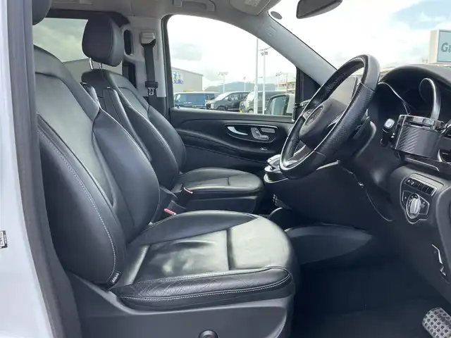 メルセデス・ベンツ Ｖ２２０ d 東京都 2017(平29)年 7.6万km ロッククリスタルホワイト フロントガラス：再コーキング済/レーダーセーフティパッケージ/レーダークルーズコントロール/純正HDDナビ/CD/DVD/AM/FM/BT/TV/パノラミックビューモニター/LEDヘッドライト/ETC2.0/レザーシート/メモリー機能付パワーシート/シートヒーター/両側パワースライドドア/電動リアゲート/クリアランスソナー