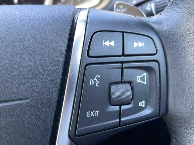 ボルボ Ｖ４０ T3 インスクリプション 山口県 2018(平30)年 1.9万km オニキスブラックP 黒革シート/harman/kardonスピーカー/純正HDDナビ・地デジTV/純正USB/BT再生/バックモニター/ETC(DSRC)/レーダークルーズコントロール/衝突軽減ブレーキ/LKA/BLIS/コーナーセンサー/純正17インチAW/LEDヘッドライト/前席パワーシート/シートヒーター/前後ドライブレコーダー/プッシュスタート/スマートキー×2/パドルシフト/アイドリングストップ/ステアリングスイッチ/R2/3/4/7年整備記録/保証書・取説あり