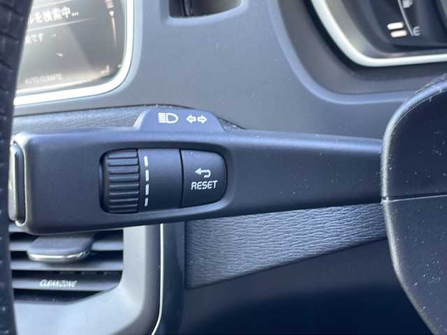 ボルボ Ｖ４０ T3 インスクリプション 山口県 2018(平30)年 1.9万km オニキスブラックP 黒革シート/harman/kardonスピーカー/純正HDDナビ・地デジTV/純正USB/BT再生/バックモニター/ETC(DSRC)/レーダークルーズコントロール/衝突軽減ブレーキ/LKA/BLIS/コーナーセンサー/純正17インチAW/LEDヘッドライト/前席パワーシート/シートヒーター/前後ドライブレコーダー/プッシュスタート/スマートキー×2/パドルシフト/アイドリングストップ/ステアリングスイッチ/R2/3/4/7年整備記録/保証書・取説あり