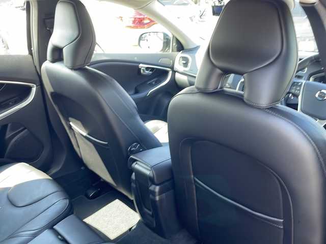 ボルボ Ｖ４０ T3 インスクリプション 山口県 2018(平30)年 1.9万km オニキスブラックP 黒革シート/harman/kardonスピーカー/純正HDDナビ・地デジTV/純正USB/BT再生/バックモニター/ETC(DSRC)/レーダークルーズコントロール/衝突軽減ブレーキ/LKA/BLIS/コーナーセンサー/純正17インチAW/LEDヘッドライト/前席パワーシート/シートヒーター/前後ドライブレコーダー/プッシュスタート/スマートキー×2/パドルシフト/アイドリングストップ/ステアリングスイッチ/R2/3/4/7年整備記録/保証書・取説あり