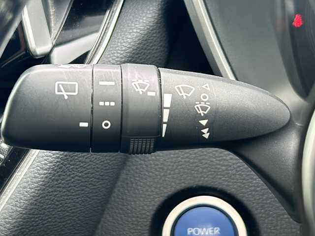 トヨタ カローラ スポーツ ハイブリッドG 山形県 2019(令1)年 6.1万km ホワイトパールクリスタルシャイン 禁煙車/ワンオーナー/トヨタセーフティセンス/横滑り防止装置/レーンキープアシスト/ブラインドスポットモニター/前後コーナーセンサー/レーダークルーズコントロール/バックカメラ/9インチ純正ナビ/（Bluetooth/フルセグ/AM/FM）/テレビキャンセラー/ステアリングスイッチ/ステアリングヒーター/DN席シートヒーター/ビルトインETC/スマートキー×２/取扱説明書/記録簿/純正アルミホイール/ドアバイザー