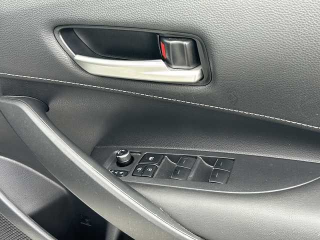 トヨタ カローラ スポーツ ハイブリッドG 山形県 2019(令1)年 6.1万km ホワイトパールクリスタルシャイン 禁煙車/ワンオーナー/トヨタセーフティセンス/横滑り防止装置/レーンキープアシスト/ブラインドスポットモニター/前後コーナーセンサー/レーダークルーズコントロール/バックカメラ/9インチ純正ナビ/（Bluetooth/フルセグ/AM/FM）/テレビキャンセラー/ステアリングスイッチ/ステアリングヒーター/DN席シートヒーター/ビルトインETC/スマートキー×２/取扱説明書/記録簿/純正アルミホイール/ドアバイザー