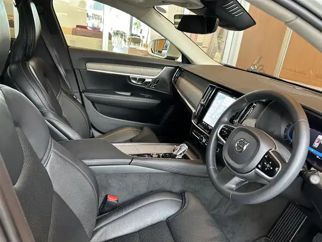 ボルボ ボルボ Ｖ９０ アルティメット B5 宮城県 2023(令5)年 1.5万km クリスタルホワイトP パノラマガラスサンルーフ/harman/kardonサウンドシステム/ヘッドアップディスプレイ/アダプティブクルーズコントロール/レーンキープアシスト/BLIS/Googleナビゲーションシステム/全方位カメラ/AppleCarPlay/AndroidAuto/ブラックレザーシート/シートベンチレーション/シートヒーター/メモリ機能付きパワーシート/LEDヘッドライト/スマートキー/パワーバックドア/純正19インチAW/オレフォス製シフトノブ/ステアリングスイッチ/液晶メーターパネル/ワイヤレスチャージング/前後ドライブレコーダー/ETC車載器