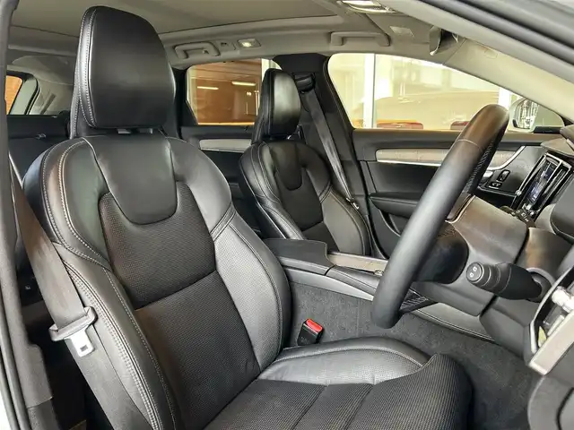 ボルボ ボルボ Ｖ９０ アルティメット B5 宮城県 2023(令5)年 1.5万km クリスタルホワイトP パノラマガラスサンルーフ/harman/kardonサウンドシステム/ヘッドアップディスプレイ/アダプティブクルーズコントロール/レーンキープアシスト/BLIS/Googleナビゲーションシステム/全方位カメラ/AppleCarPlay/AndroidAuto/ブラックレザーシート/シートベンチレーション/シートヒーター/メモリ機能付きパワーシート/LEDヘッドライト/スマートキー/パワーバックドア/純正19インチAW/オレフォス製シフトノブ/ステアリングスイッチ/液晶メーターパネル/ワイヤレスチャージング/前後ドライブレコーダー/ETC車載器