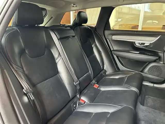 ボルボ ボルボ Ｖ９０ アルティメット B5 宮城県 2023(令5)年 1.5万km クリスタルホワイトP パノラマガラスサンルーフ/harman/kardonサウンドシステム/ヘッドアップディスプレイ/アダプティブクルーズコントロール/レーンキープアシスト/BLIS/Googleナビゲーションシステム/全方位カメラ/AppleCarPlay/AndroidAuto/ブラックレザーシート/シートベンチレーション/シートヒーター/メモリ機能付きパワーシート/LEDヘッドライト/スマートキー/パワーバックドア/純正19インチAW/オレフォス製シフトノブ/ステアリングスイッチ/液晶メーターパネル/ワイヤレスチャージング/前後ドライブレコーダー/ETC車載器