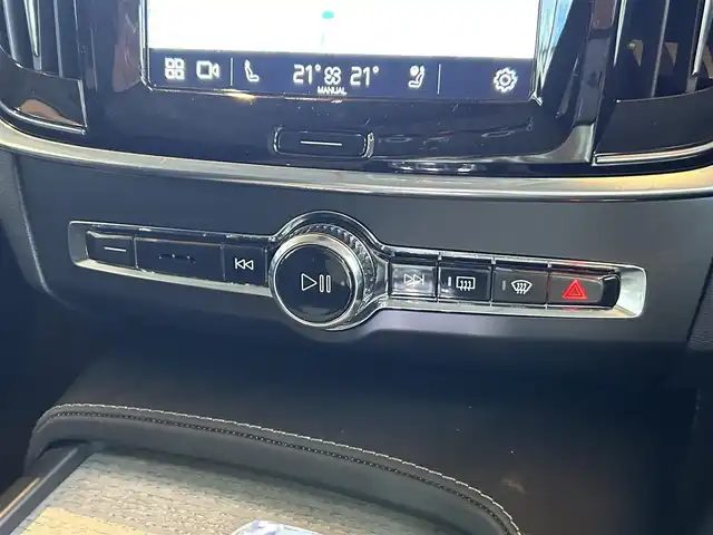 ボルボ ボルボ Ｖ９０ アルティメット B5 宮城県 2023(令5)年 1.5万km クリスタルホワイトP パノラマガラスサンルーフ/harman/kardonサウンドシステム/ヘッドアップディスプレイ/アダプティブクルーズコントロール/レーンキープアシスト/BLIS/Googleナビゲーションシステム/全方位カメラ/AppleCarPlay/AndroidAuto/ブラックレザーシート/シートベンチレーション/シートヒーター/メモリ機能付きパワーシート/LEDヘッドライト/スマートキー/パワーバックドア/純正19インチAW/オレフォス製シフトノブ/ステアリングスイッチ/液晶メーターパネル/ワイヤレスチャージング/前後ドライブレコーダー/ETC車載器