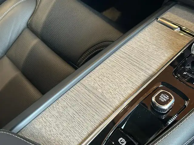 ボルボ ボルボ Ｖ９０ アルティメット B5 宮城県 2023(令5)年 1.5万km クリスタルホワイトP パノラマガラスサンルーフ/harman/kardonサウンドシステム/ヘッドアップディスプレイ/アダプティブクルーズコントロール/レーンキープアシスト/BLIS/Googleナビゲーションシステム/全方位カメラ/AppleCarPlay/AndroidAuto/ブラックレザーシート/シートベンチレーション/シートヒーター/メモリ機能付きパワーシート/LEDヘッドライト/スマートキー/パワーバックドア/純正19インチAW/オレフォス製シフトノブ/ステアリングスイッチ/液晶メーターパネル/ワイヤレスチャージング/前後ドライブレコーダー/ETC車載器