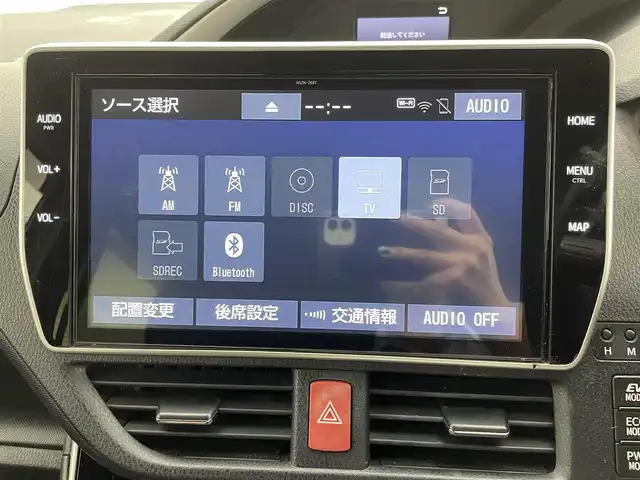 トヨタ ヴォクシー ハイブリッド ZS 煌Ⅲ 茨城県 2020(令2)年 6.6万km ブラック 純正10型ナビ/バックカメラ/フルセグ/純正フリップダウンモニター/衝突被害軽減ブレーキ/車線逸脱抑制装置/クルーズコントロール/オートマチックハイビーム/クリアランスソナー/両側電動スライドドア/ETC/ハーフレザーシート/シートヒーター/純正16インチAW/LEDヘッドライト/スマートキー