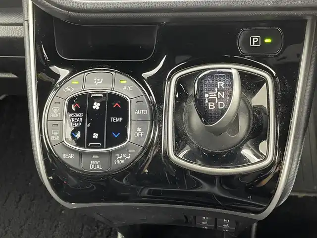 トヨタ ヴォクシー ハイブリッド ZS 煌Ⅲ 茨城県 2020(令2)年 6.6万km ブラック 純正10型ナビ/バックカメラ/フルセグ/純正フリップダウンモニター/衝突被害軽減ブレーキ/車線逸脱抑制装置/クルーズコントロール/オートマチックハイビーム/クリアランスソナー/両側電動スライドドア/ETC/ハーフレザーシート/シートヒーター/純正16インチAW/LEDヘッドライト/スマートキー