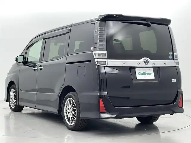 トヨタ ヴォクシー ハイブリッド ZS 煌Ⅲ 熊本県 2020(令2)年 6.6万km ブラック 純正10型ナビNSZT-Z68T(CD・DVD・フルセグ・BT・SD）/バックカメラ/純正フリップダウンモニター/ビルトインETC/トヨタセーフティーセンス/・駐車時支援パーキングサポートシステム/・衝突被害軽減ブレーキ/・車線逸脱抑制装置/・先行車発進お知らせ機能/・前後クリアランスソナー/クルーズコントロール/両側電動スライドドア/ハーフレザーシート/前席シートヒーター/リアオートエアコン/純正フロアマット/純正16インチAW/オートライト/LEDヘッドライト/オートマチックハイビーム/フォグランプ/スマートキー/プッシュスタート