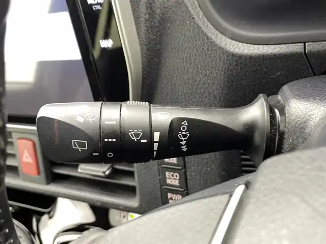 トヨタ ヴォクシー ハイブリッド ZS 煌Ⅲ 熊本県 2020(令2)年 6.6万km ブラック 純正10型ナビNSZT-Z68T(CD・DVD・フルセグ・BT・SD）/バックカメラ/純正フリップダウンモニター/ビルトインETC/トヨタセーフティーセンス/・駐車時支援パーキングサポートシステム/・衝突被害軽減ブレーキ/・車線逸脱抑制装置/・先行車発進お知らせ機能/・前後クリアランスソナー/クルーズコントロール/両側電動スライドドア/ハーフレザーシート/前席シートヒーター/リアオートエアコン/純正フロアマット/純正16インチAW/オートライト/LEDヘッドライト/オートマチックハイビーム/フォグランプ/スマートキー/プッシュスタート