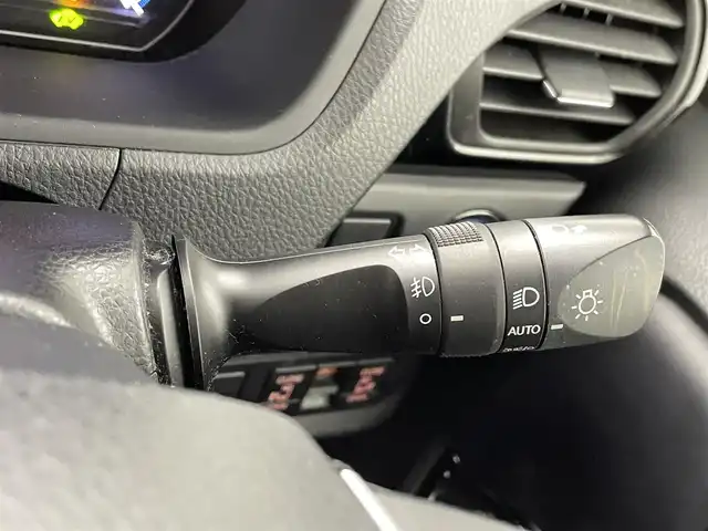 トヨタ ヴォクシー ハイブリッド ZS 煌Ⅲ 熊本県 2020(令2)年 6.6万km ブラック 純正10型ナビNSZT-Z68T(CD・DVD・フルセグ・BT・SD）/バックカメラ/純正フリップダウンモニター/ビルトインETC/トヨタセーフティーセンス/・駐車時支援パーキングサポートシステム/・衝突被害軽減ブレーキ/・車線逸脱抑制装置/・先行車発進お知らせ機能/・前後クリアランスソナー/クルーズコントロール/両側電動スライドドア/ハーフレザーシート/前席シートヒーター/リアオートエアコン/純正フロアマット/純正16インチAW/オートライト/LEDヘッドライト/オートマチックハイビーム/フォグランプ/スマートキー/プッシュスタート