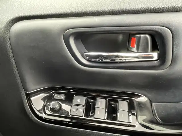 トヨタ ヴォクシー ハイブリッド ZS 煌Ⅲ 熊本県 2020(令2)年 6.6万km ブラック 純正10型ナビNSZT-Z68T(CD・DVD・フルセグ・BT・SD）/バックカメラ/純正フリップダウンモニター/ビルトインETC/トヨタセーフティーセンス/・駐車時支援パーキングサポートシステム/・衝突被害軽減ブレーキ/・車線逸脱抑制装置/・先行車発進お知らせ機能/・前後クリアランスソナー/クルーズコントロール/両側電動スライドドア/ハーフレザーシート/前席シートヒーター/リアオートエアコン/純正フロアマット/純正16インチAW/オートライト/LEDヘッドライト/オートマチックハイビーム/フォグランプ/スマートキー/プッシュスタート