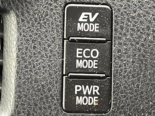 トヨタ ヴォクシー ハイブリッド ZS 煌Ⅲ 熊本県 2020(令2)年 6.6万km ブラック 純正10型ナビNSZT-Z68T(CD・DVD・フルセグ・BT・SD）/バックカメラ/純正フリップダウンモニター/ビルトインETC/トヨタセーフティーセンス/・駐車時支援パーキングサポートシステム/・衝突被害軽減ブレーキ/・車線逸脱抑制装置/・先行車発進お知らせ機能/・前後クリアランスソナー/クルーズコントロール/両側電動スライドドア/ハーフレザーシート/前席シートヒーター/リアオートエアコン/純正フロアマット/純正16インチAW/オートライト/LEDヘッドライト/オートマチックハイビーム/フォグランプ/スマートキー/プッシュスタート