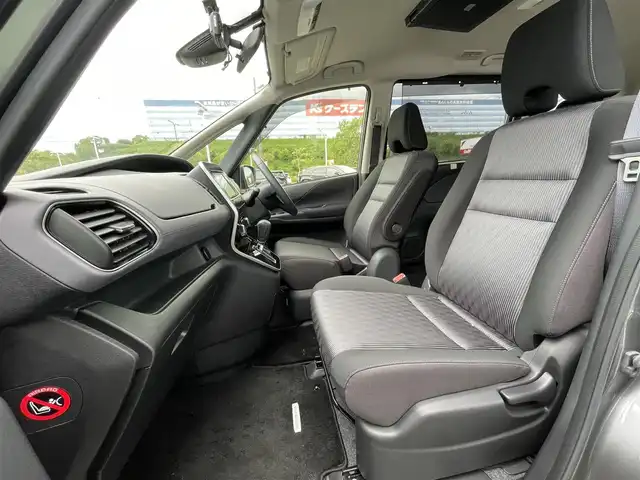 日産 セレナ ハイウェイスター V 大阪府 2021(令3)年 2.6万km ダークメタルグレー 純正7インチワイドナビ/　（フルセグTV/CD/DVD/Bluetooth/USB）/フリップダウンモニター/バックカメラ/両側パワースライドドア/前後ドライブレコーダー/プロパイロット/エマージェンシーブレーキ/クリアランスソナー/レーンキープアシスト/革巻ステアリング/LEDヘッドライト/純正16インチアルミホイール/純正フロアマット/ETC