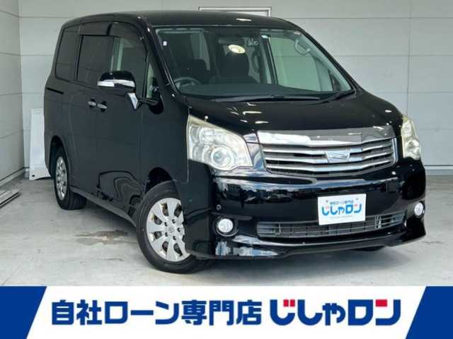 トヨタ ノア X スマートエディション 沖縄県 2012(平24)年 4.2万km ブラック (株)IDOMが運営する【じしゃロンコザ店】の自社ローン専用車両になりますこちらは現金またはオートローンご利用時の価格です。自社ローンご希望の方は別途その旨お申付け下さい/純正ナビ　/フルセグTV　/Bluetooth接続　/バックカメラ　/ETC　/ドライブレコーダー　/両側パワースライドドア　/オートライト　/プッシュスタート　/スマートキー　/純正フロアマット